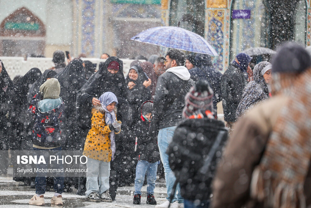 بارش برف در حرم مطهر رضوی