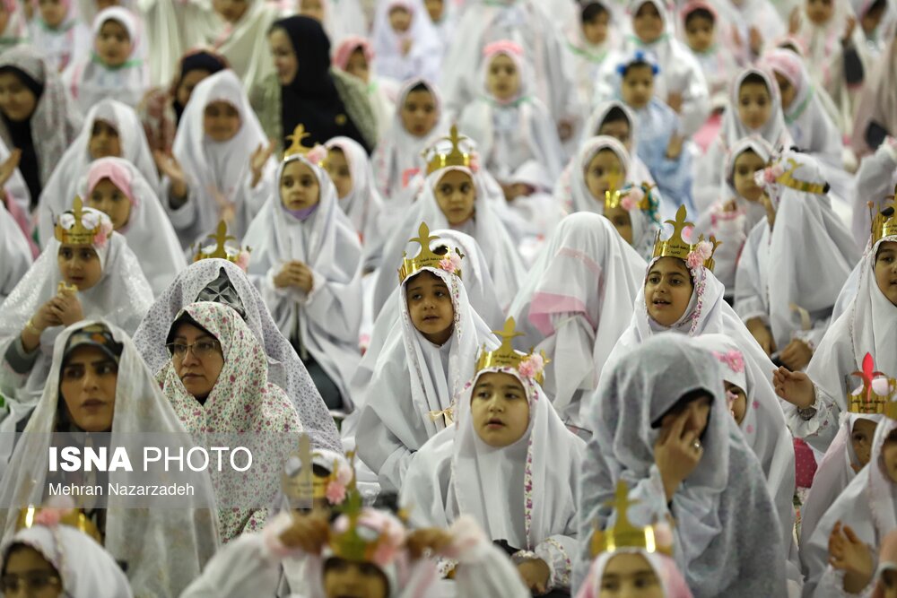 مراسم جشن تکلیف ۵ هزار نفری دختران تبریز