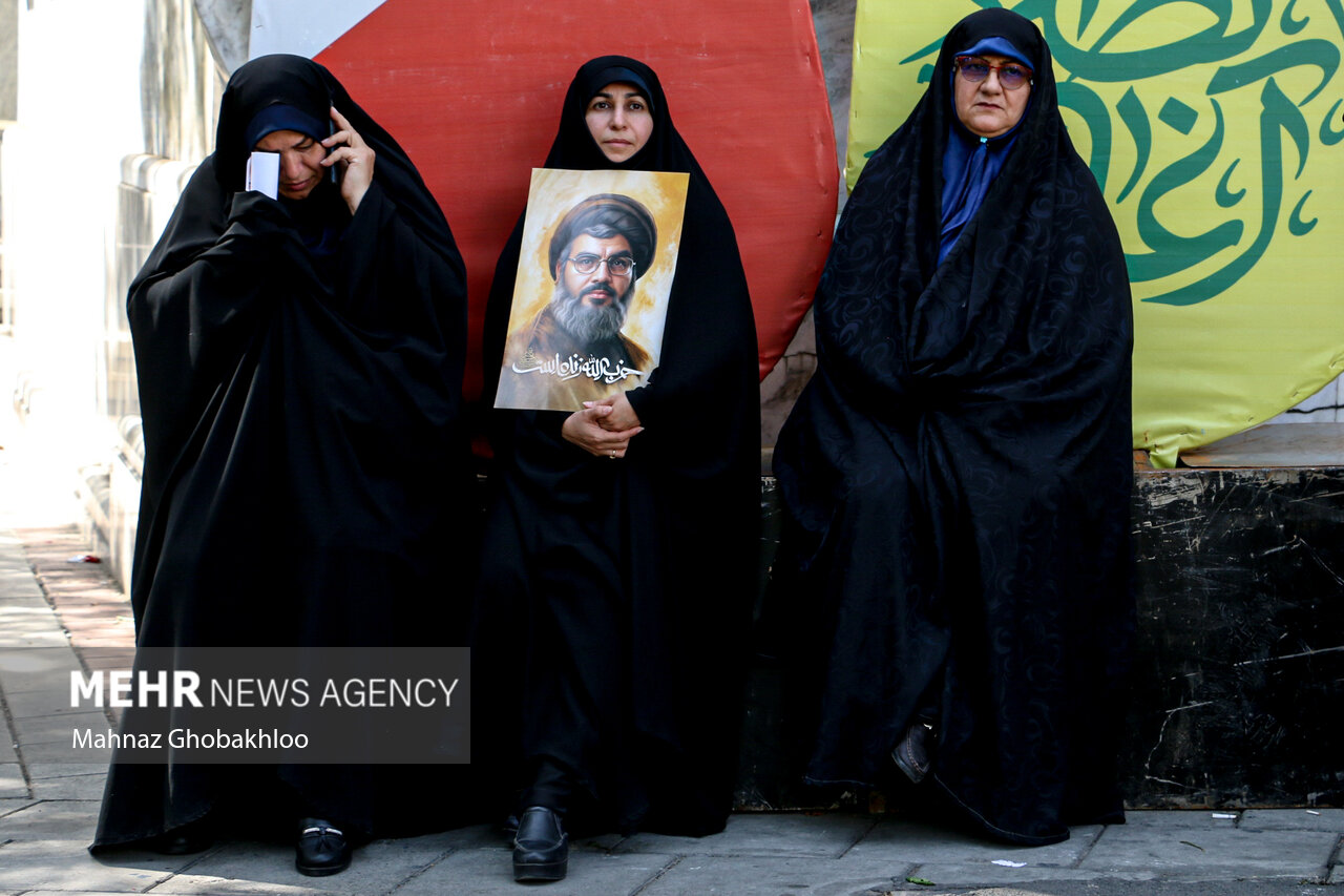 تجمع کارمندان ادارات شهر تهران در میدان فلسطین