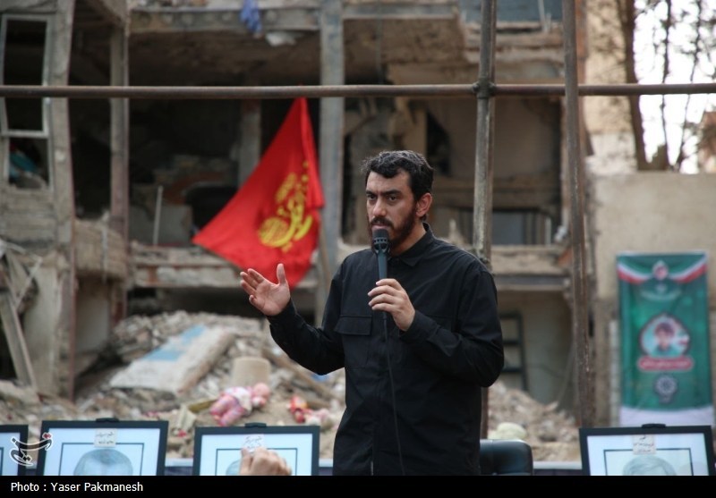 مداحی مهدی رسولی در یک محله خاص