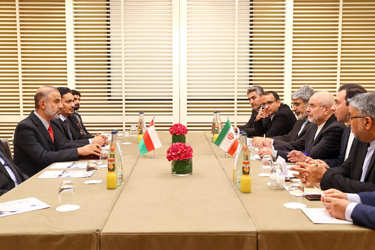 دیدار رئیس مجلس عمان با قالیباف