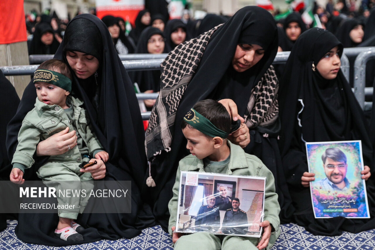 دیدار دانش‌آموزان و دانشجویان با رهبر انقلاب