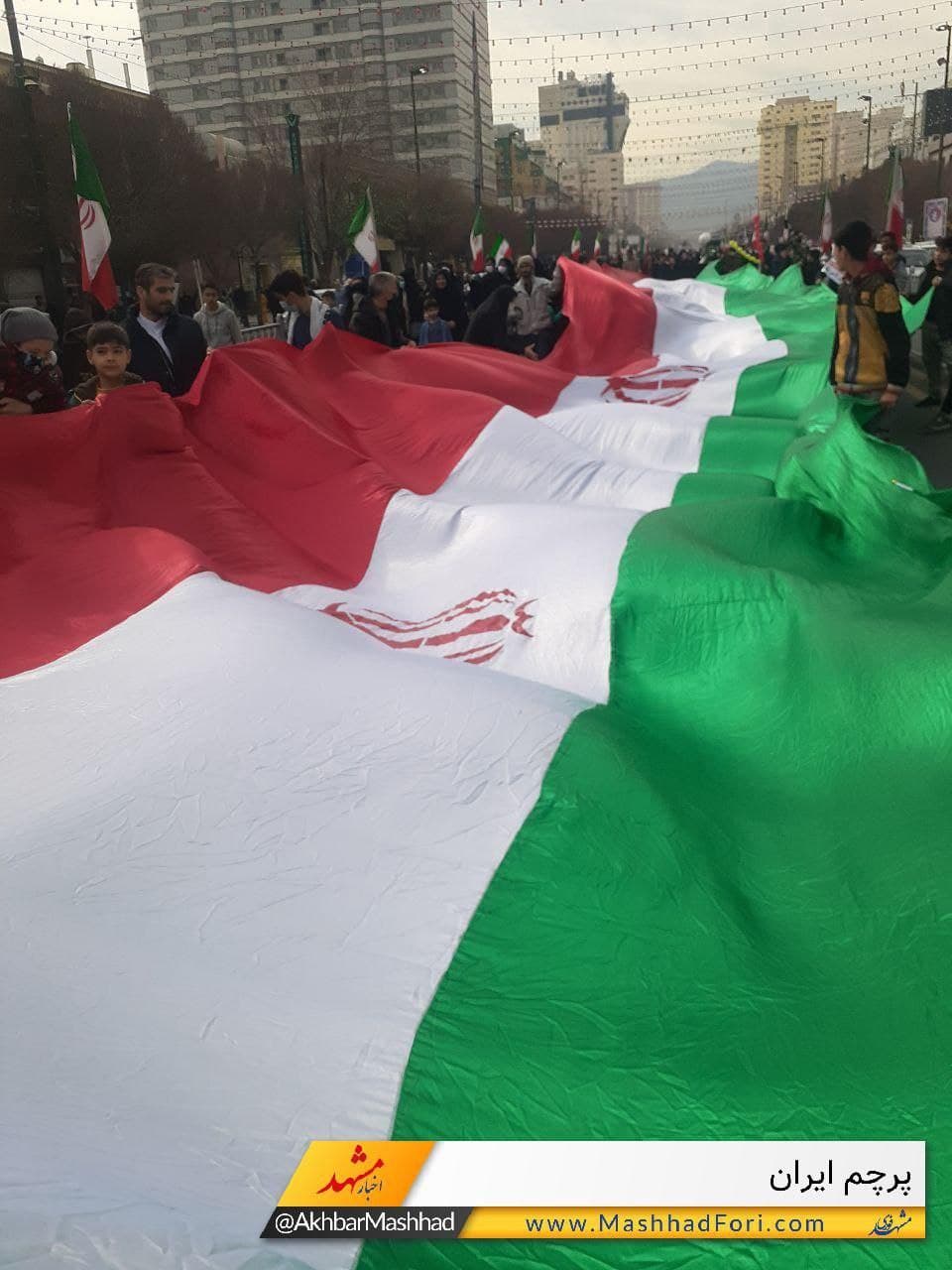 پرچم ۱۰۰ متری ایران و موشک خیبرشکن1