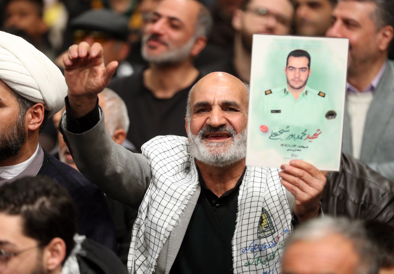 دیدار جمعی از خانواده‌ شهدا با رهبر انقلاب