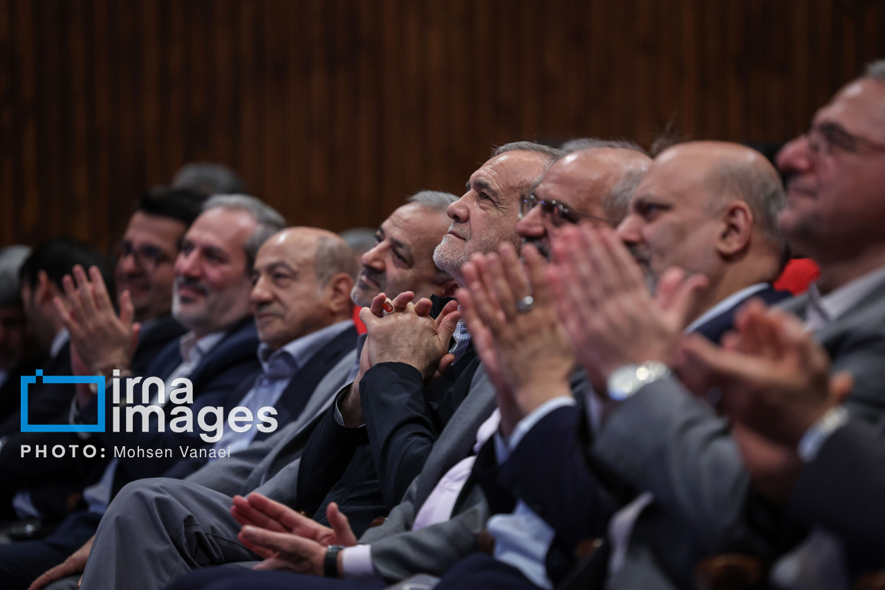 تجلیل از معلمان نمونه کشوری با حضور رئیس جمهور