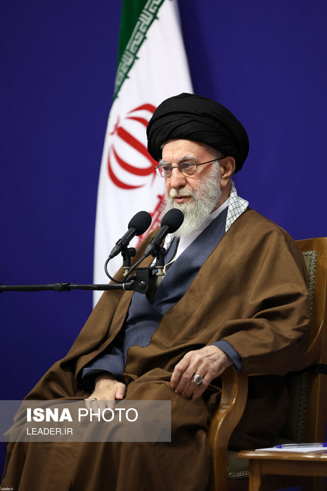 دیدار دست‌اندرکاران کنگره بین‌المللی علامه نائینی با رهبر انقلاب