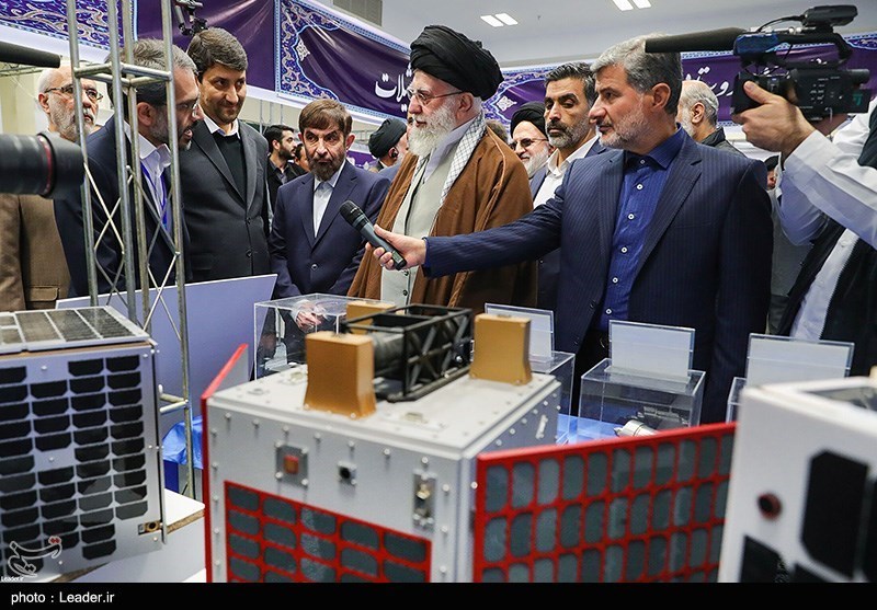 بازدید رهبر انقلاب از نمایشگاه توانمندی‌های بخش خصوصی
