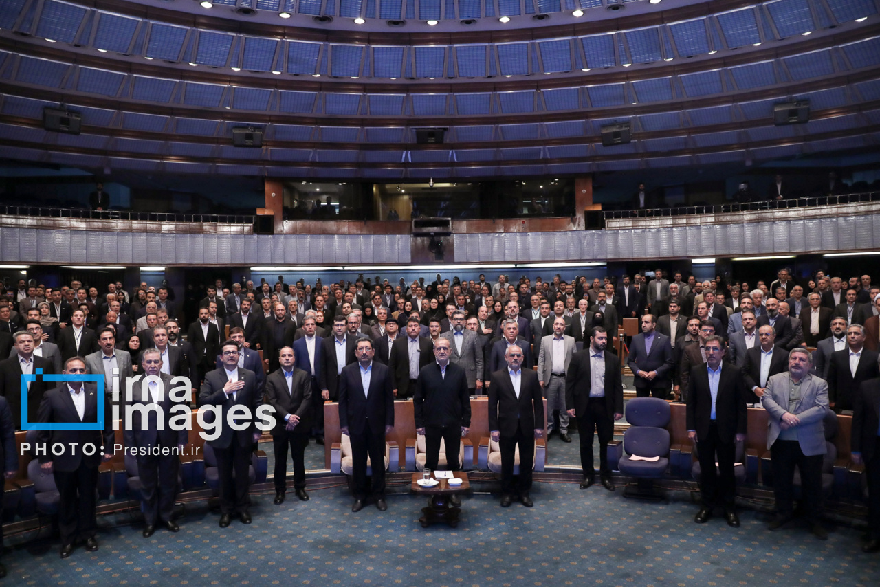 تجلیل از صنعتگران برتر کشور با حضور پزشکیان