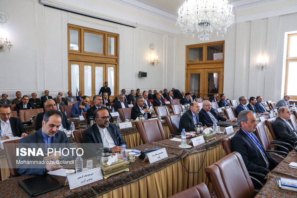 گردهمایی سفرا با حضور رییس ستاد کل نیروهای مسلح