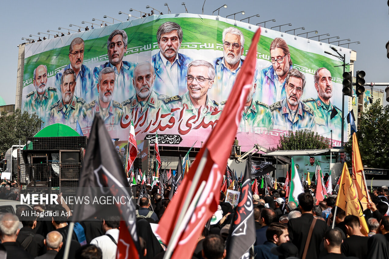 تشییع پیکر ۶۰ شهید اقتدار در تهران