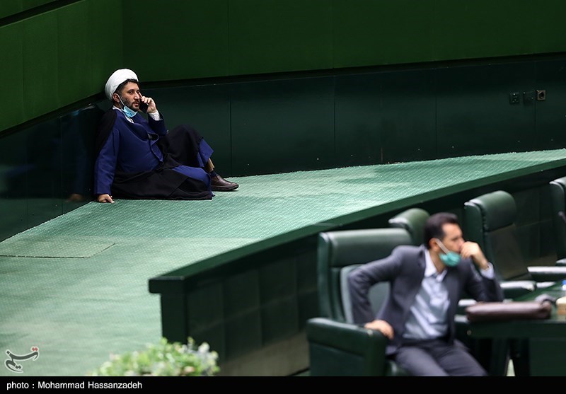 دورهمی نمایندگان در صحن مجلس 