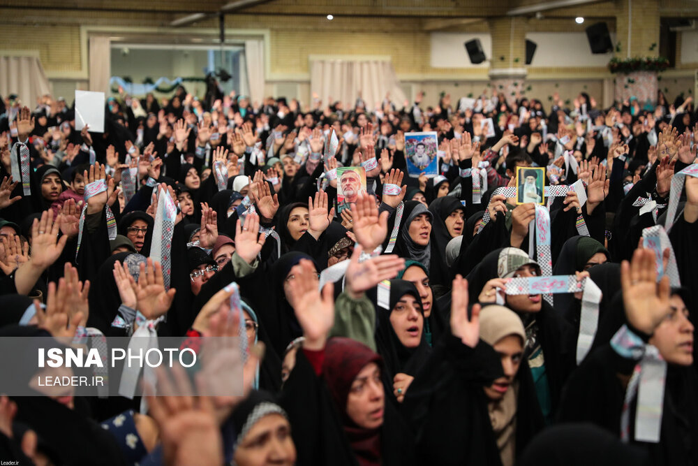  دیدار هزاران نفر از زنان و دختران با رهبر انقلاب