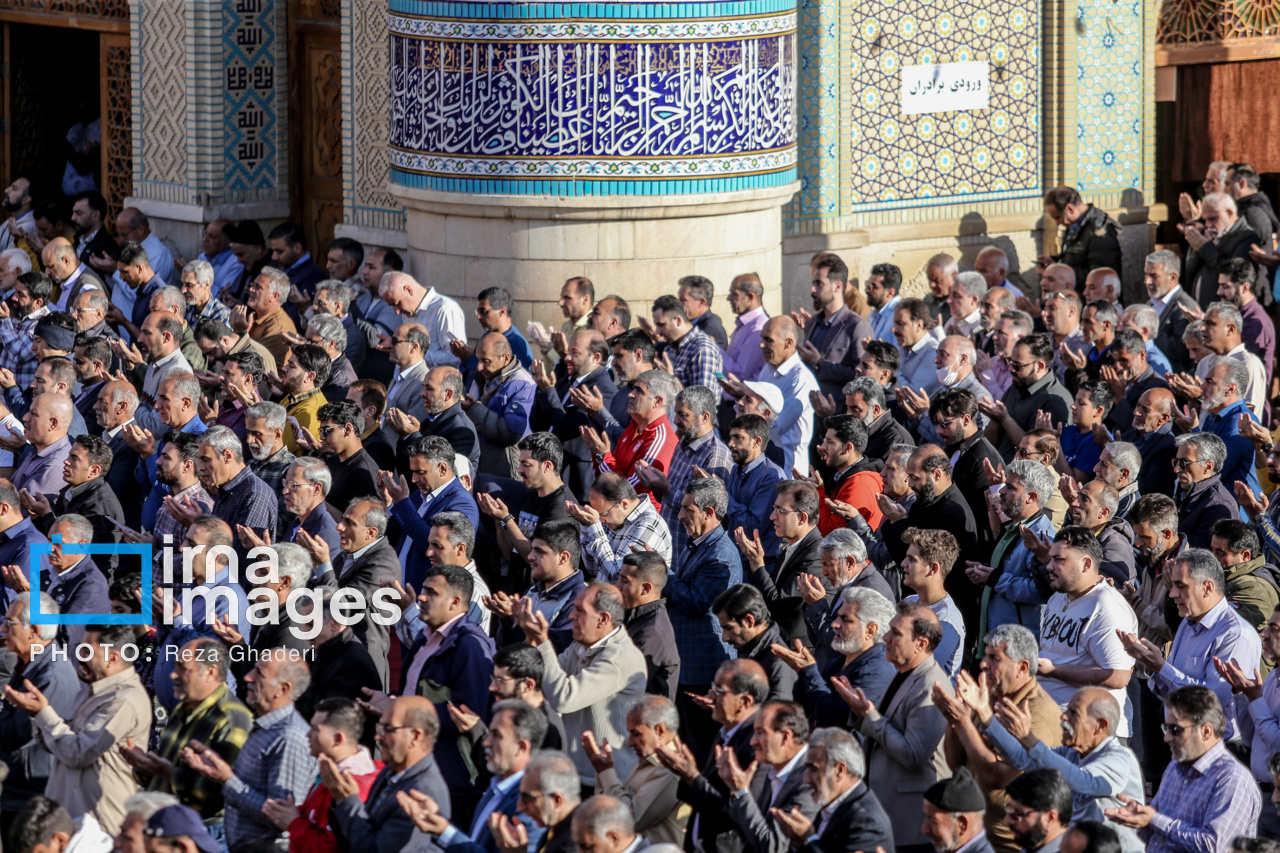 نماز عید فطر در حرم شاهچراغ