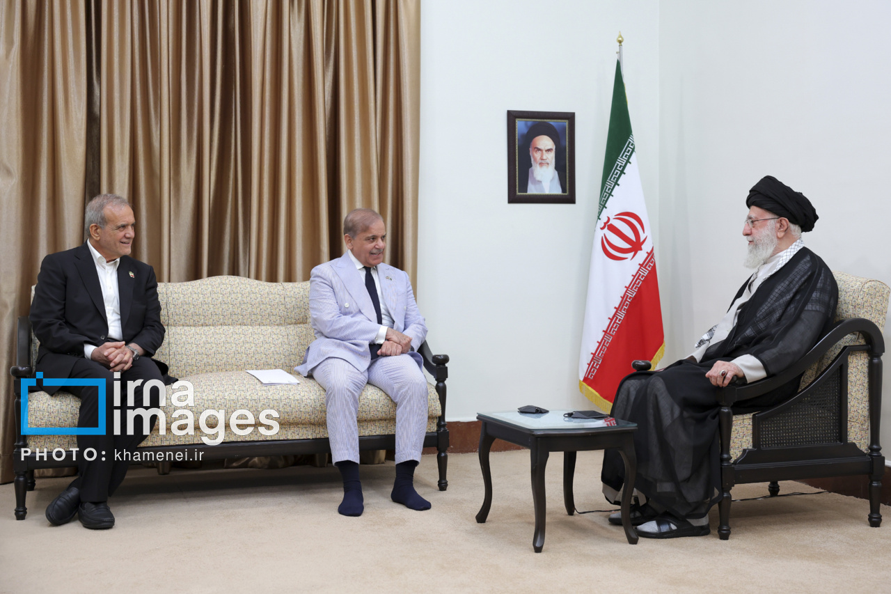 دیدار نخست‌وزیر پاکستان با رهبر انقلاب