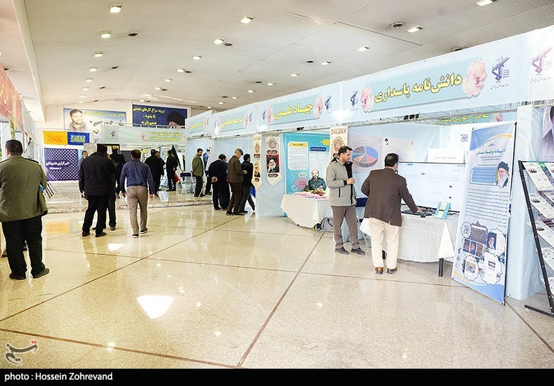 نمایشگاه هفته پژوهش سپاه پاسداران در ستاد سپاه
