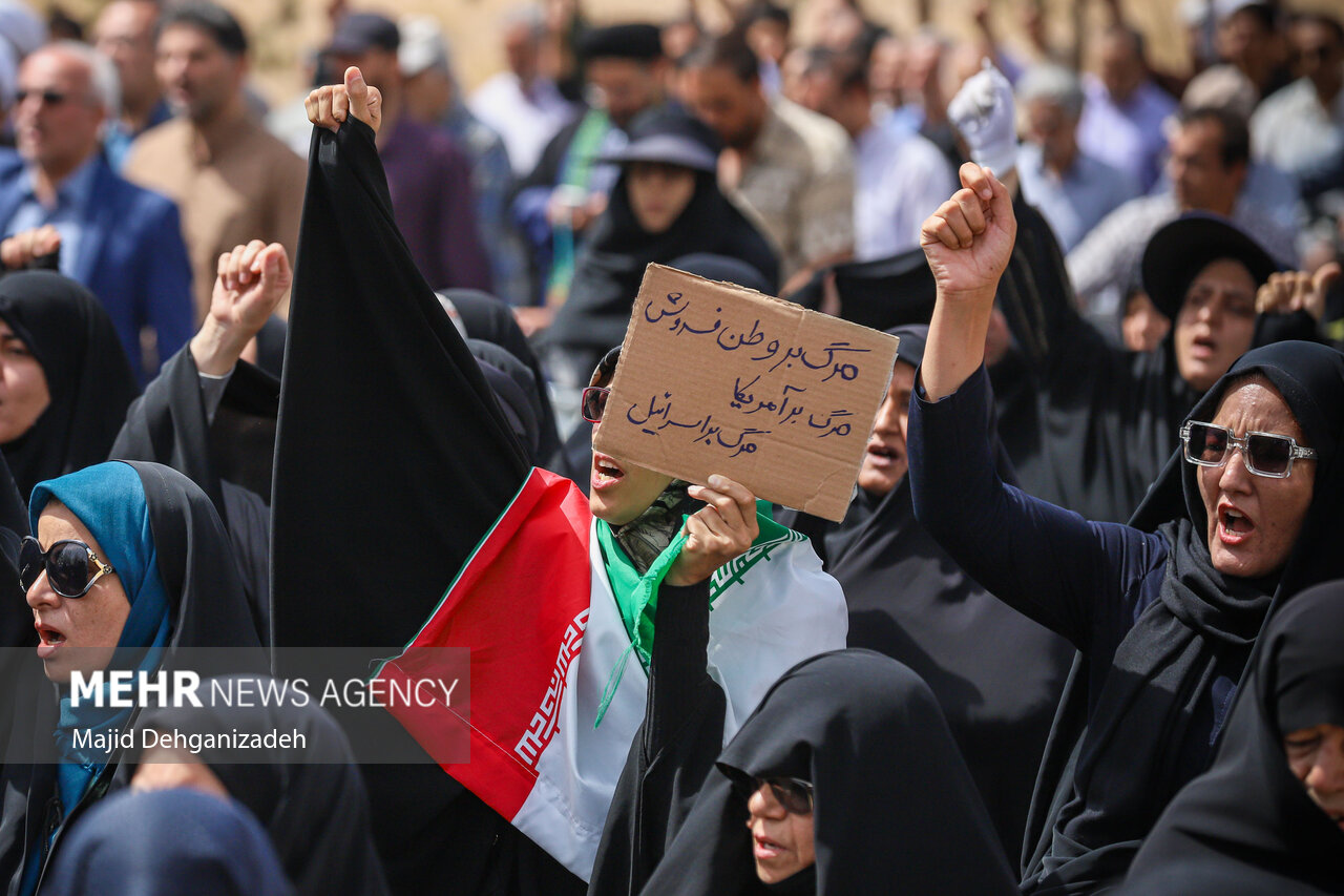 تشییع پیکر دانشمند هسته‌ای شهید اکبر مطلبی‌زاده