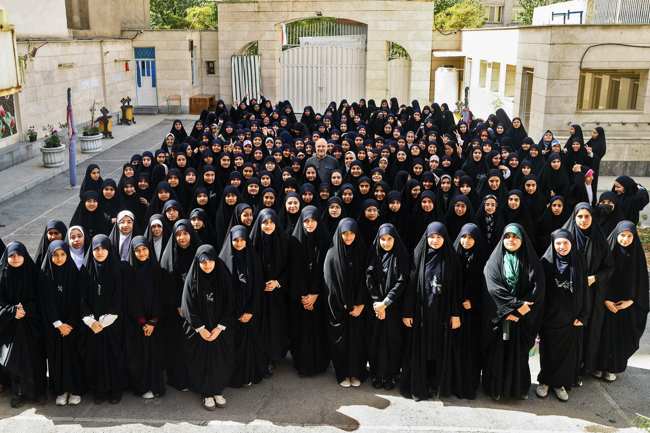 حضور قالیباف در مدرسه دخترانه فاطمیون تهران