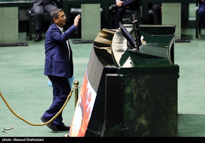 جلسه استیضاح وزیر اقتصاد با حضور رئیس جمهور