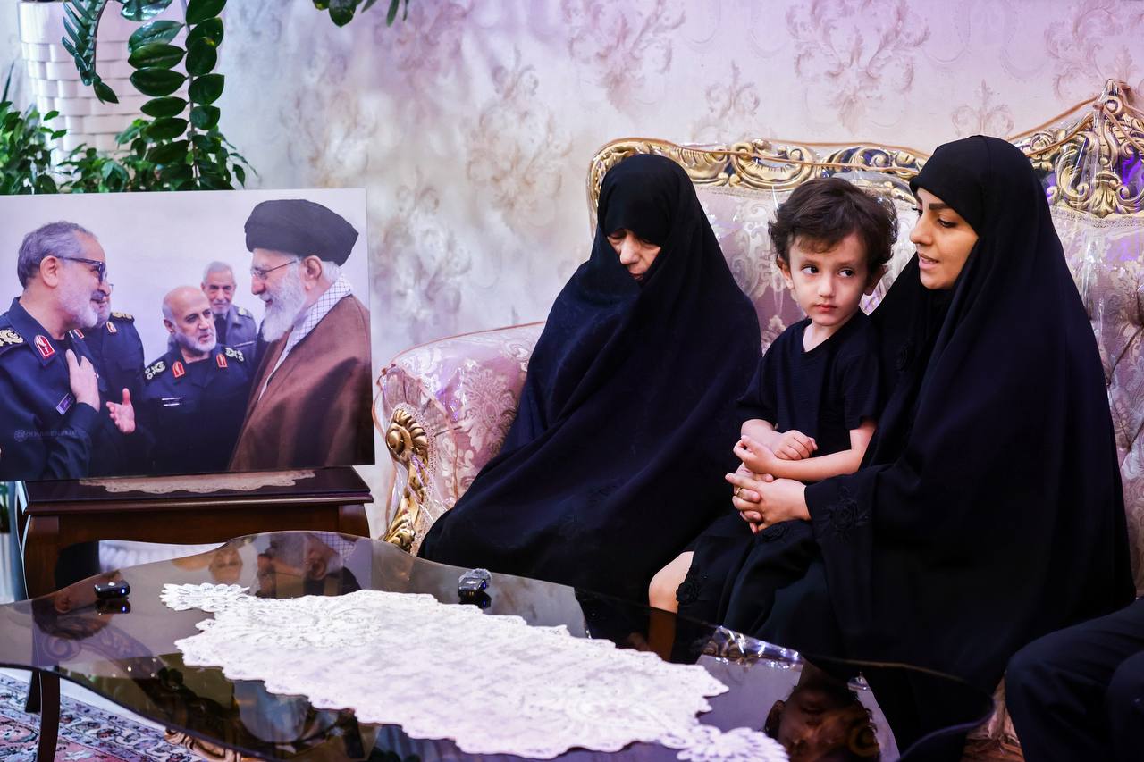 حضور قالیباف در منزل سپهبد شهید علی شادمانی