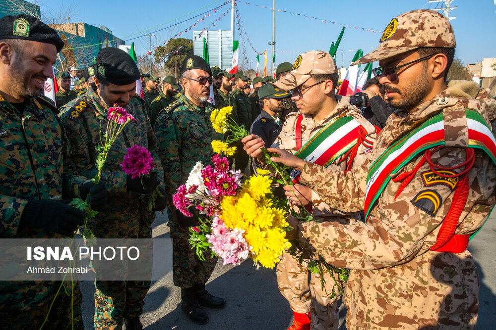 تجدید بیعت مردم و نیروهای مسلح با آرمان‌های انقلاب