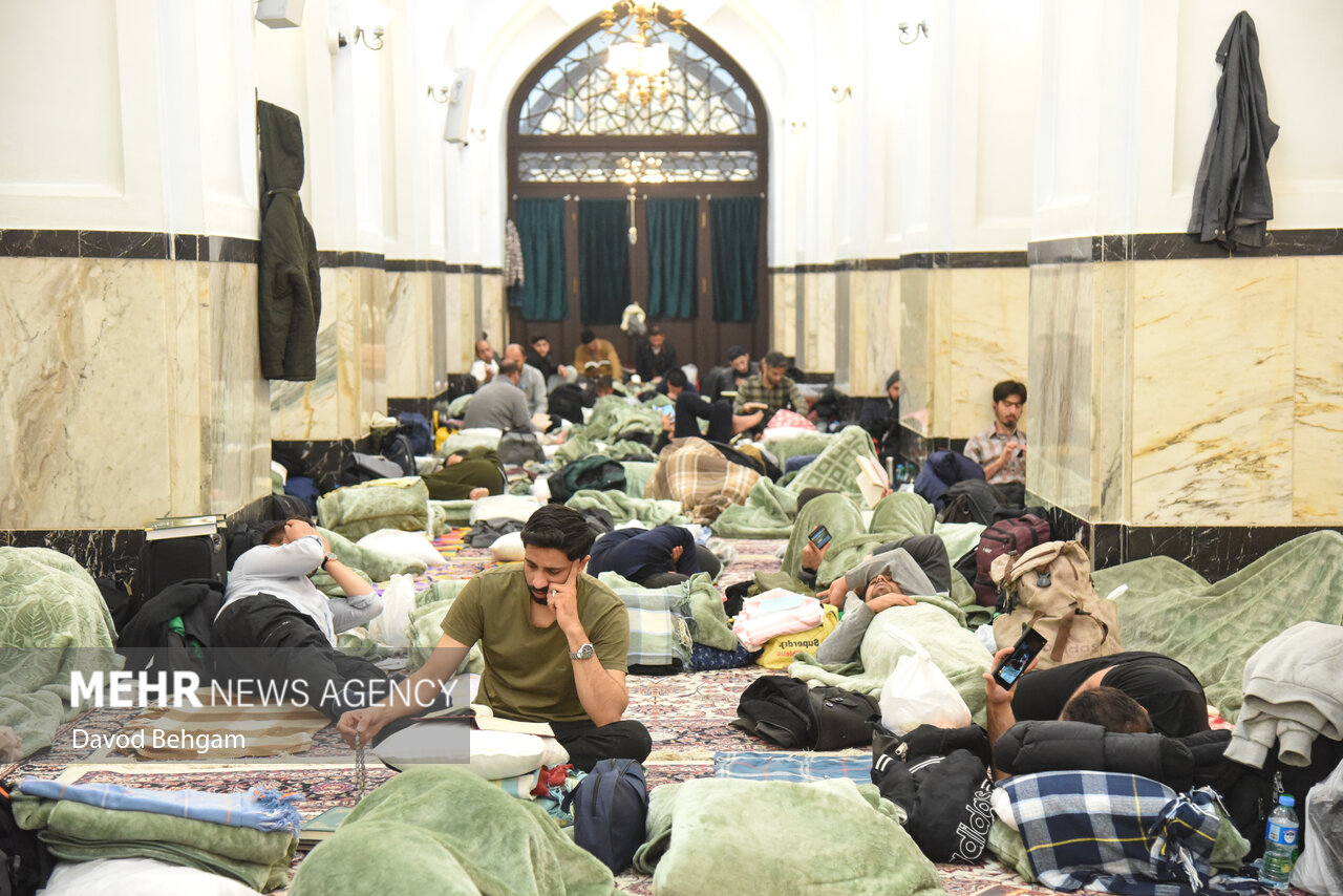 مراسم معنوی اعتکاف در حرم رضوی