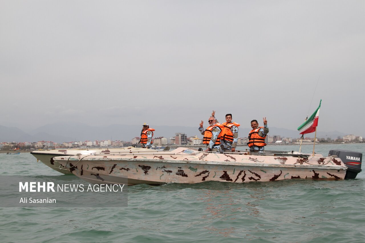 رزمایش اقتدار بسیجیان دریایی شمال کشور در آستارا