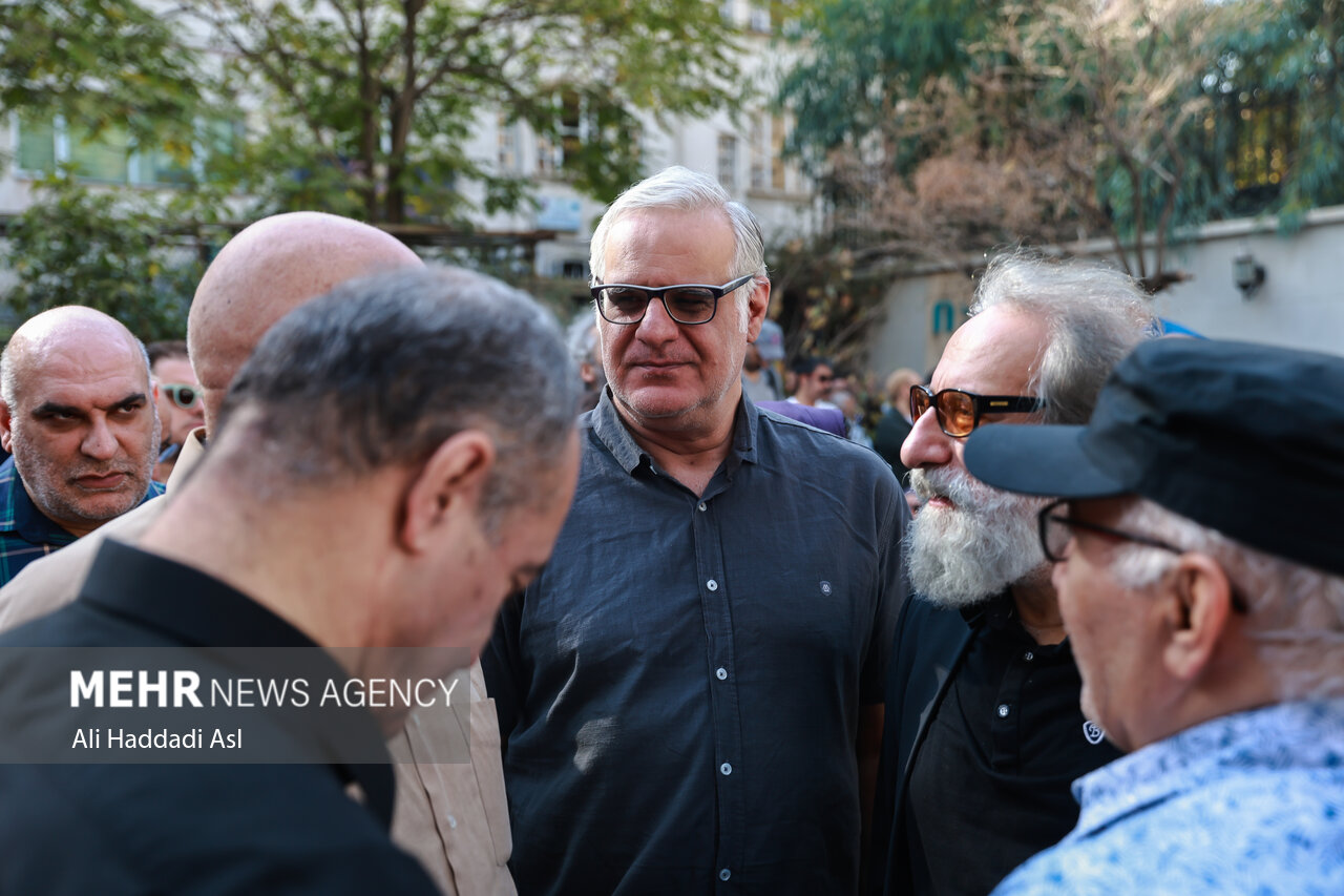 تصاویر مراسم تشییع پیکر ناصر تقوایی