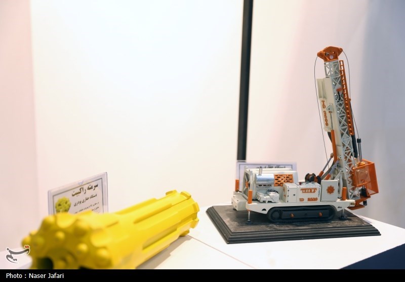بازدید مخبر از نمایشگاه الگوهای مسیر پیشرفت