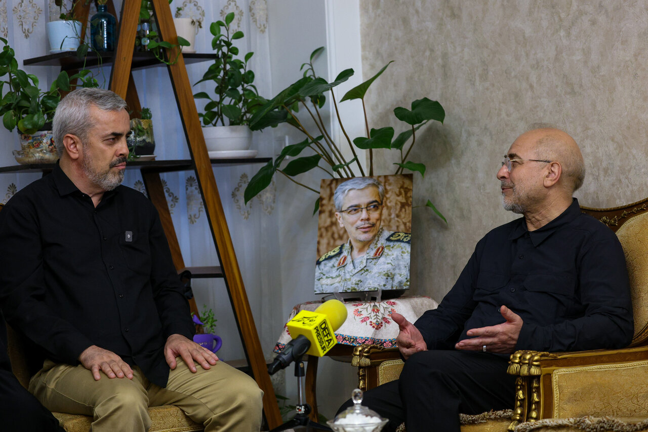 دیدار قالیباف با خانواده شهید باقری