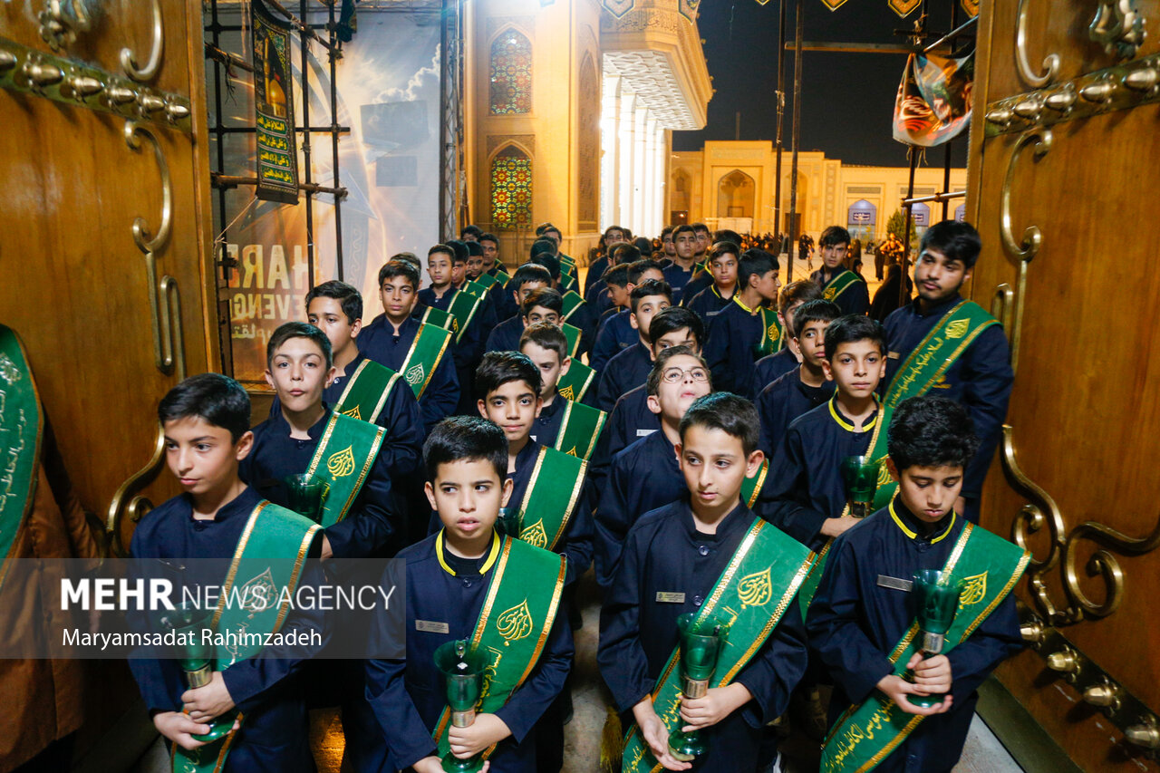 لاله گردانی در حرم شاهچراغ 