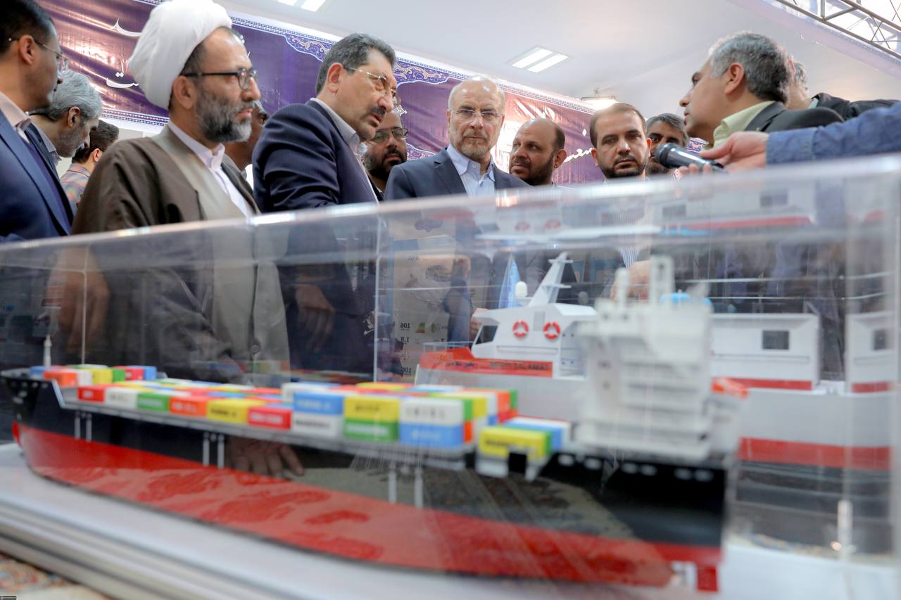 بازدید قالیباف از نمایشگاه «پیشگامان پیشرفت»