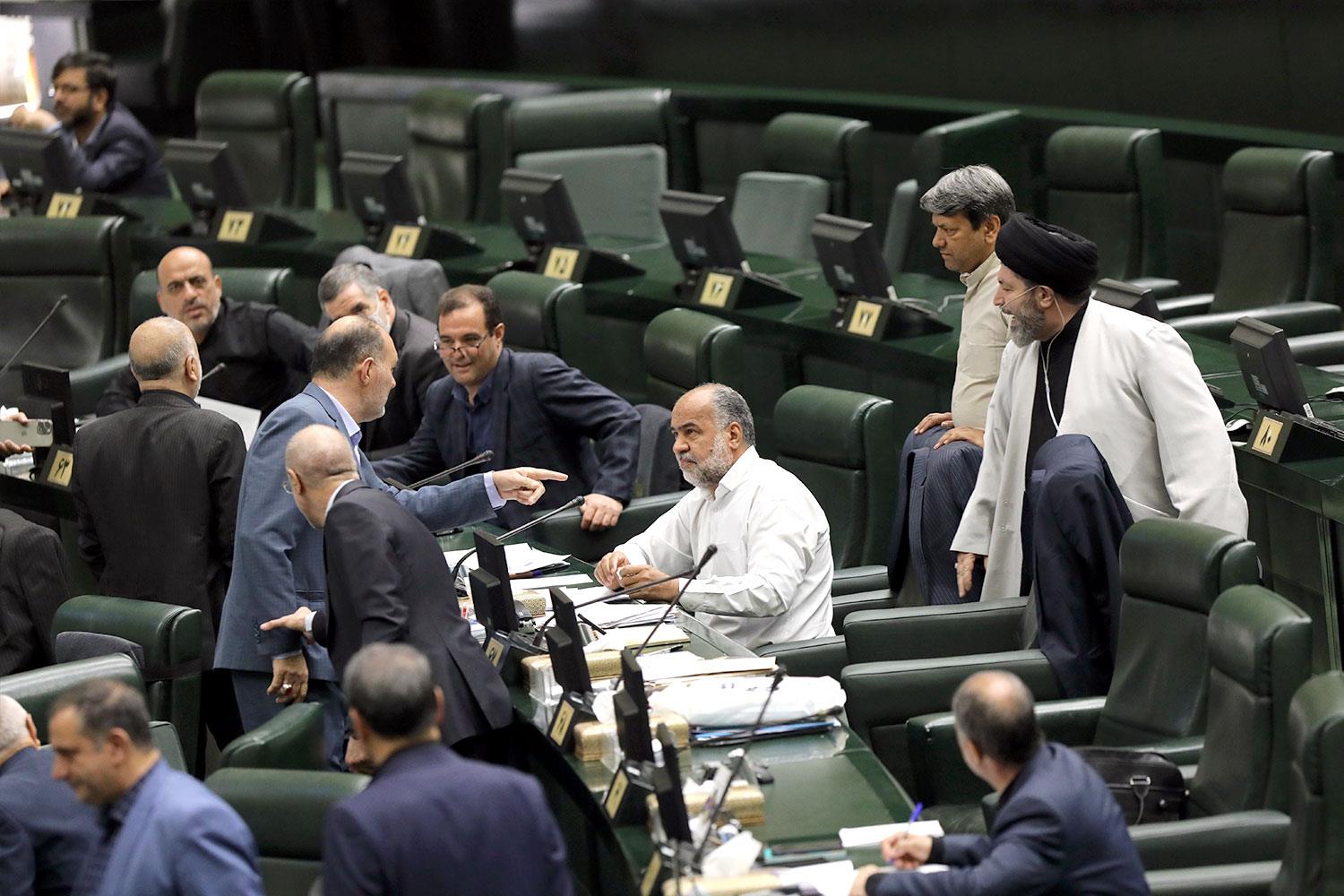 وزیر بهداشت در صحن علنی ۲۲ فروردین مجلس