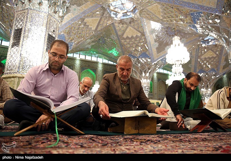 جزء خوانی قرآن کریم در حرم مطهر رضوی