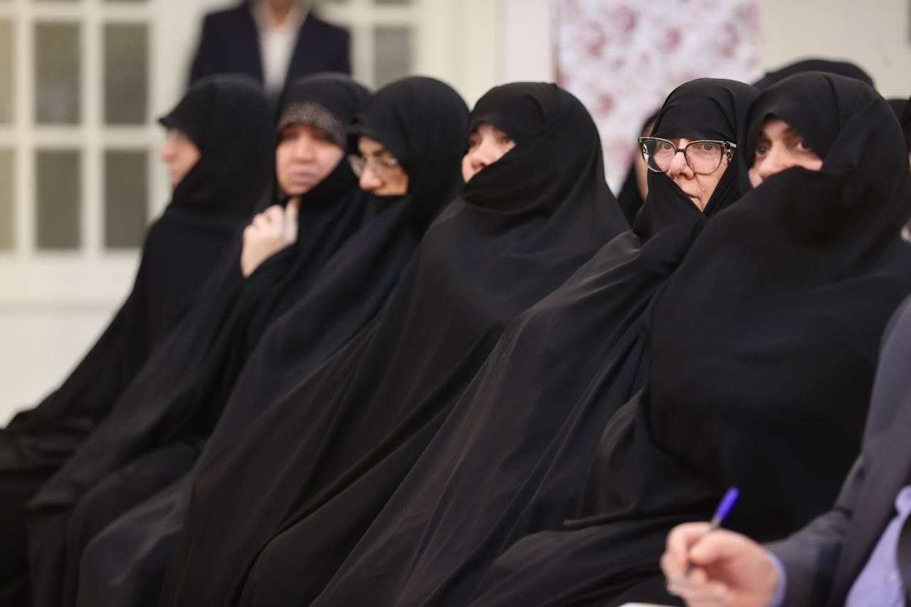 نشست جمعی از بانوان حوزوی و تشکل‌های خواهران با قالیباف  در مکتب نرجس(س) مشهد مقدس