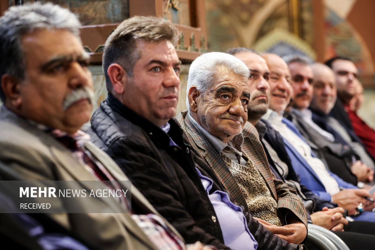 نشست صمیمی جمعی از اصناف و اقشار مردم با رئیس مجلس