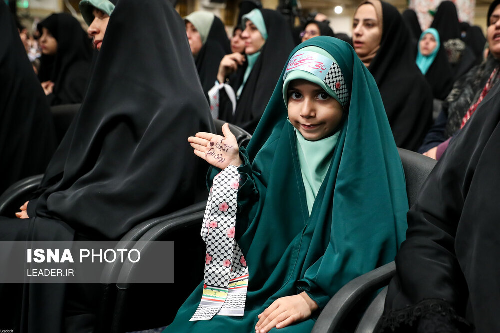  دیدار هزاران نفر از زنان و دختران با رهبر انقلاب