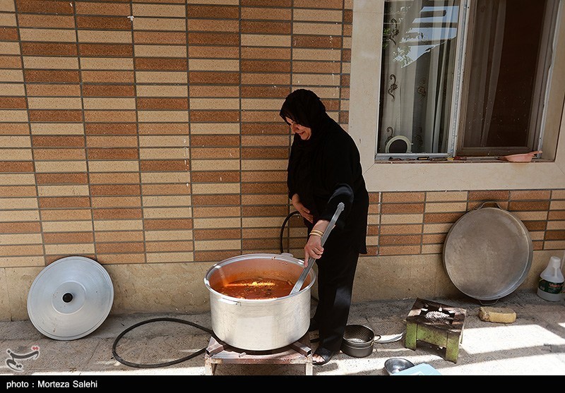 آیین سنتی توزیع نذری در روستای بارچان-اصفهان