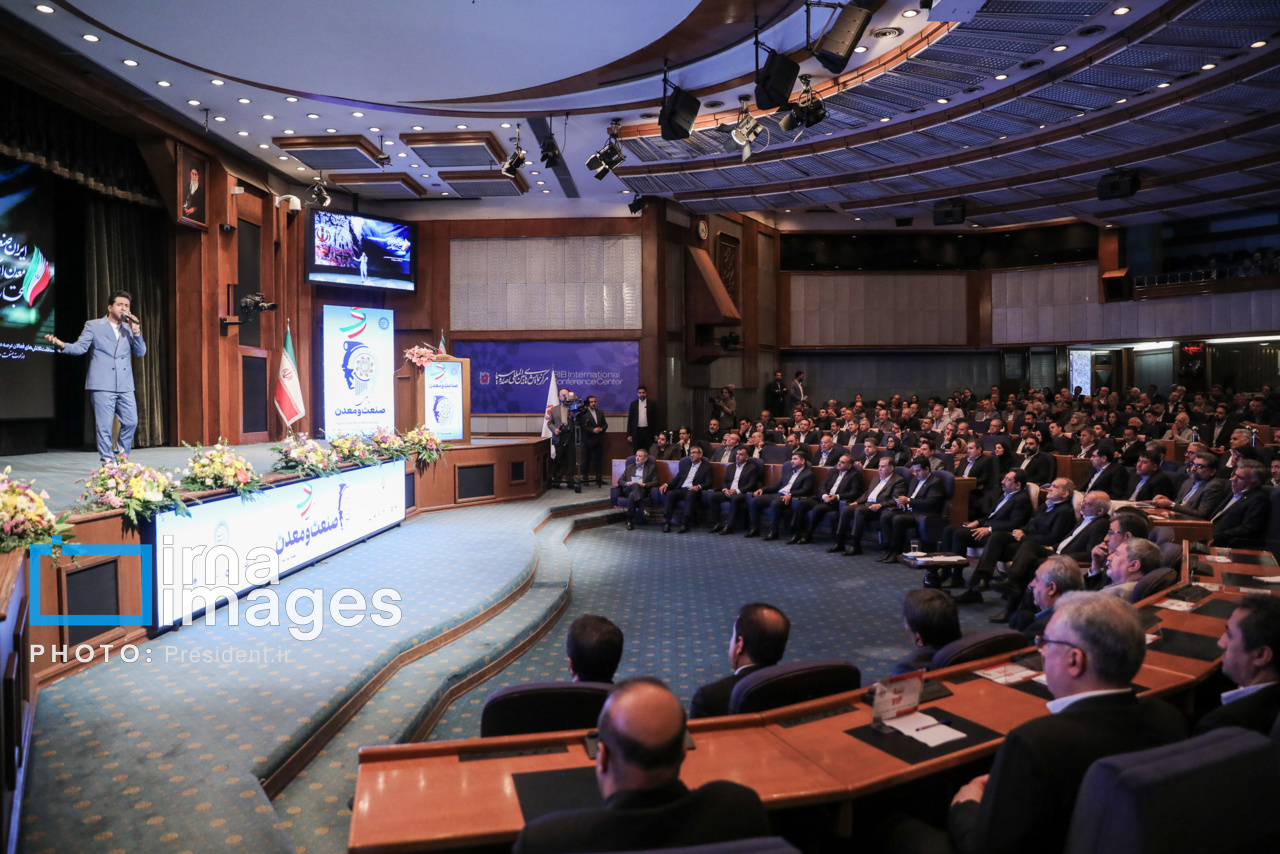 تجلیل از صنعتگران برتر کشور با حضور پزشکیان