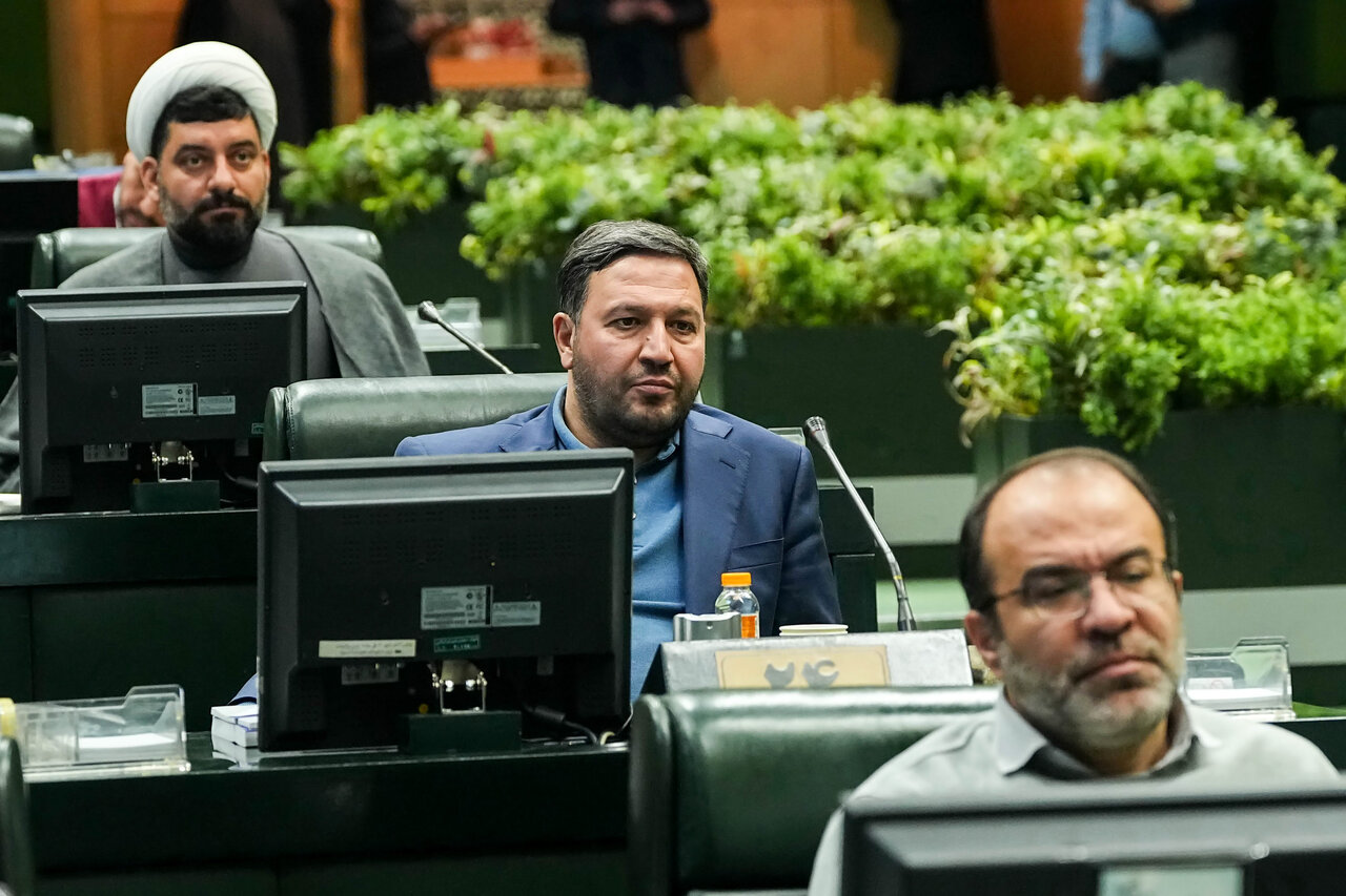 نشست غیرعلنی چهارشنبه ۱۷ دی