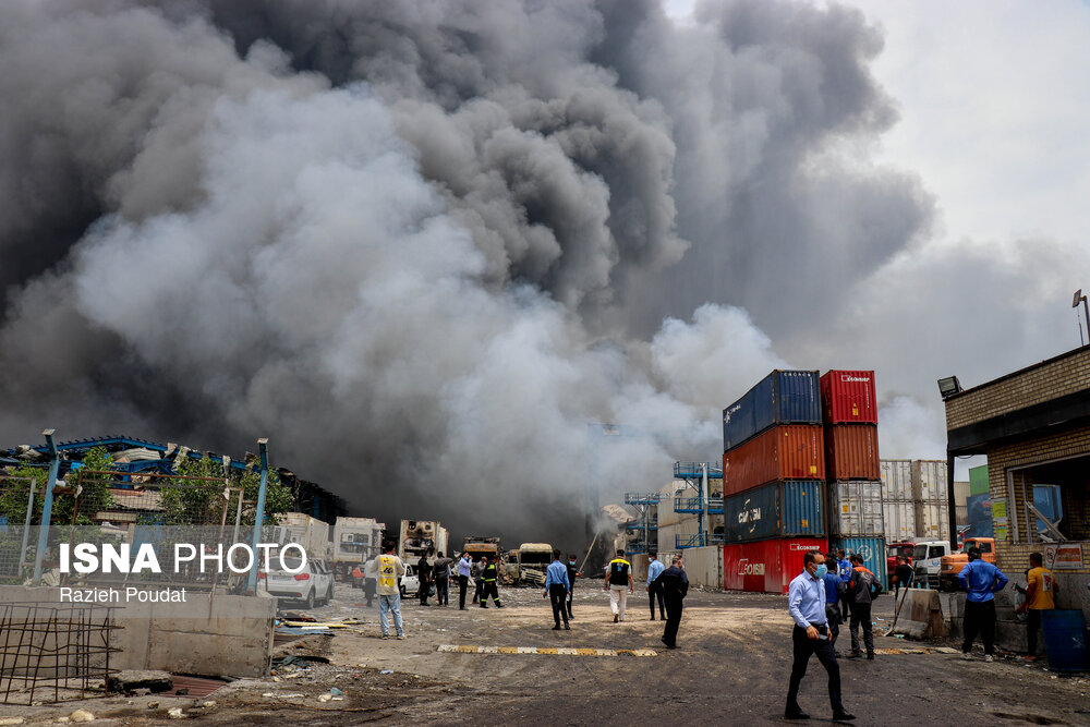 اطفا حریق در «اسکله شهید رجایی» در بندرعباس