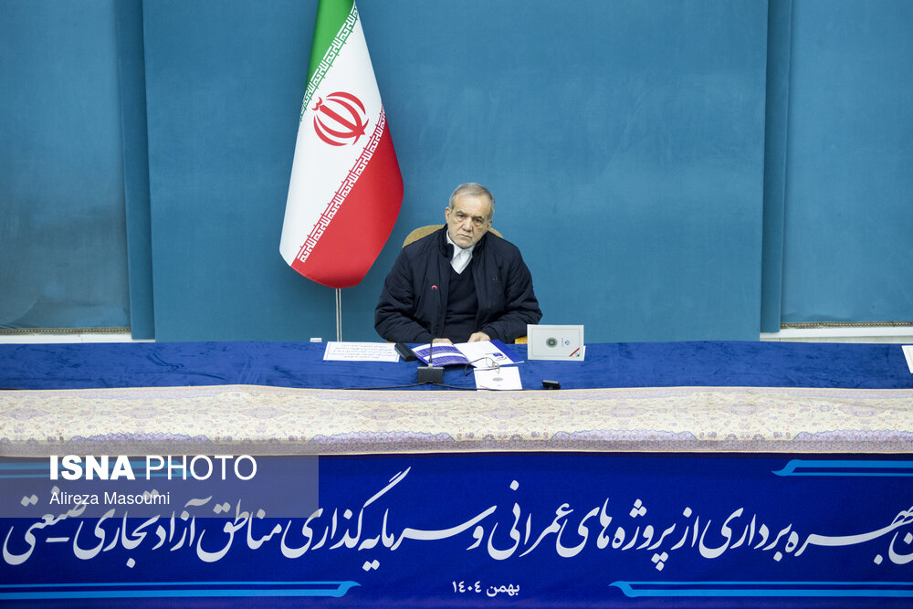 آیین بهره‌برداری از پروژه‌های عمرانی مناطق آزاد