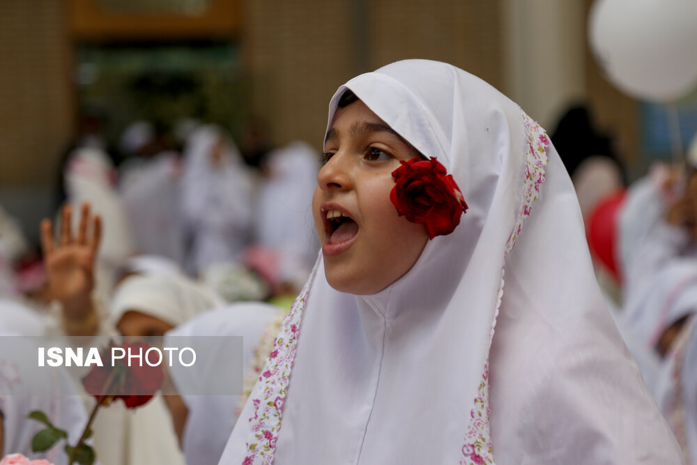 جشن تکلیف دختران در حرم مطهر بانوی