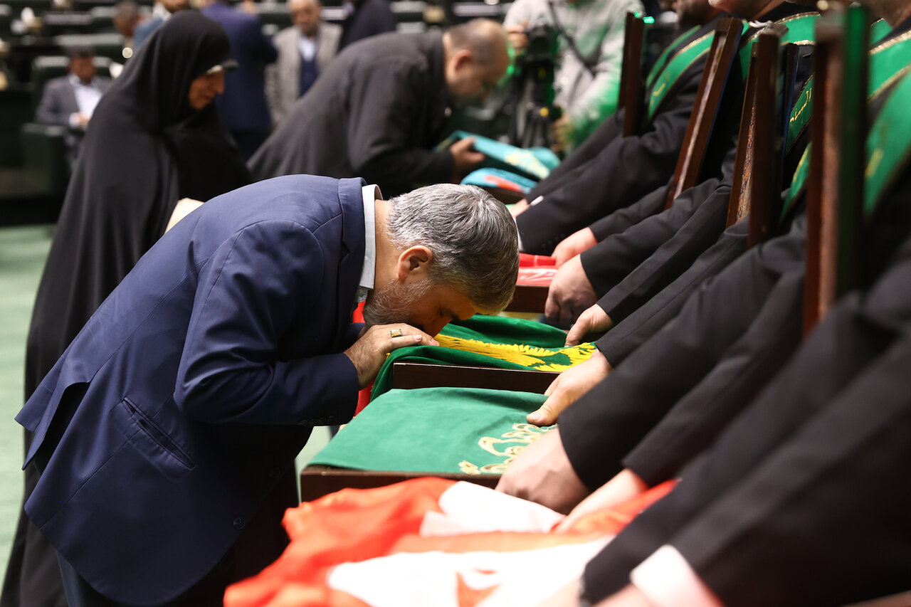 حضور خادمان مسجد جمکران در صحن علنی مجلس