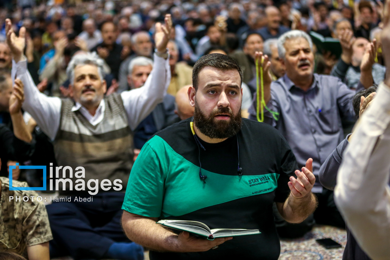 تحویل سال ۱۴۰۴ در حرم حضرت معصومه (س)