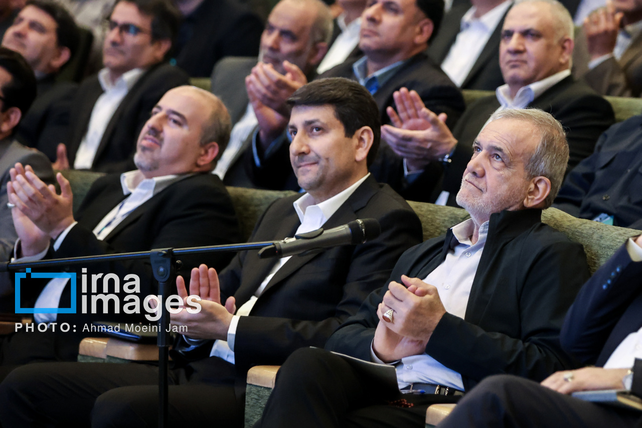 همایش روز جهانی ارتباطات با حضور پزشکیان