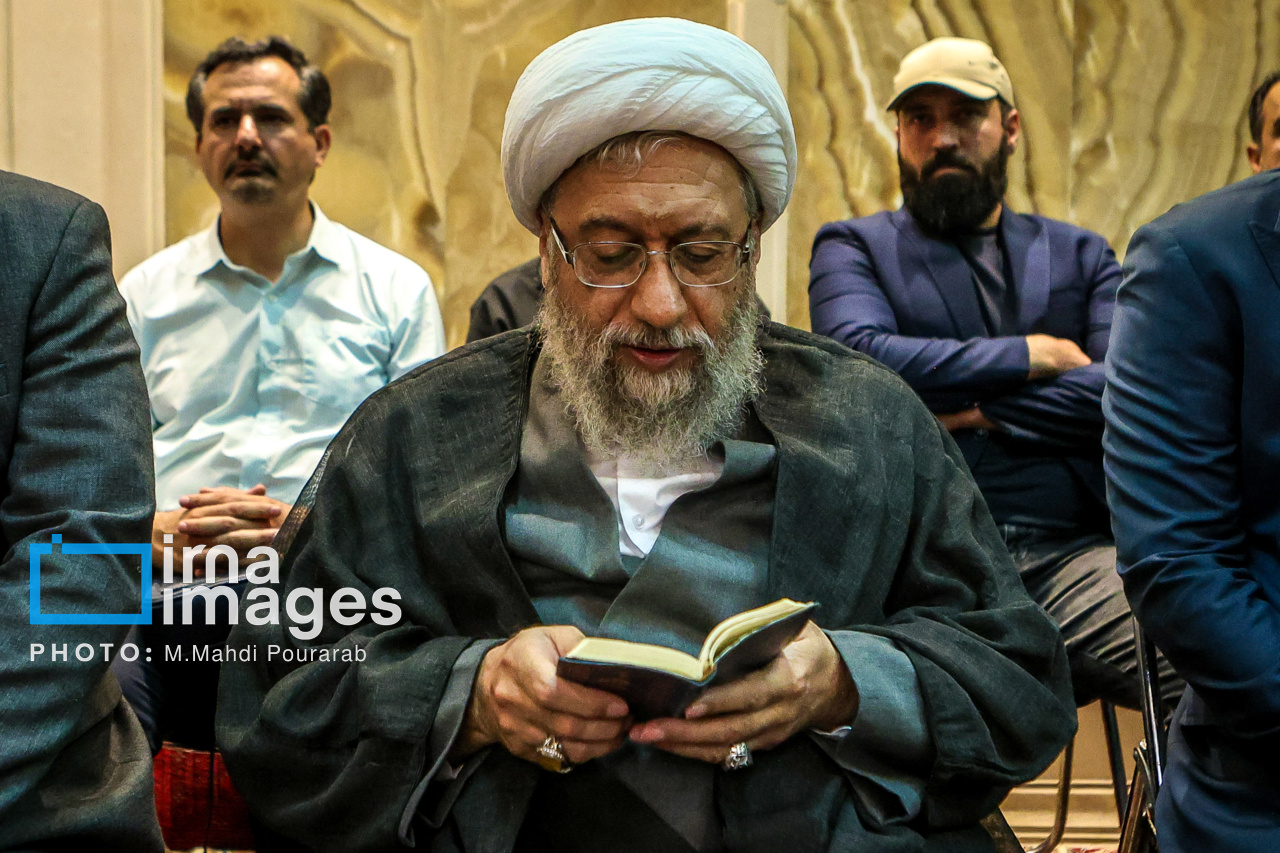 قالیباف و پزشکیان در مجلس ترحیم احمد توکلی