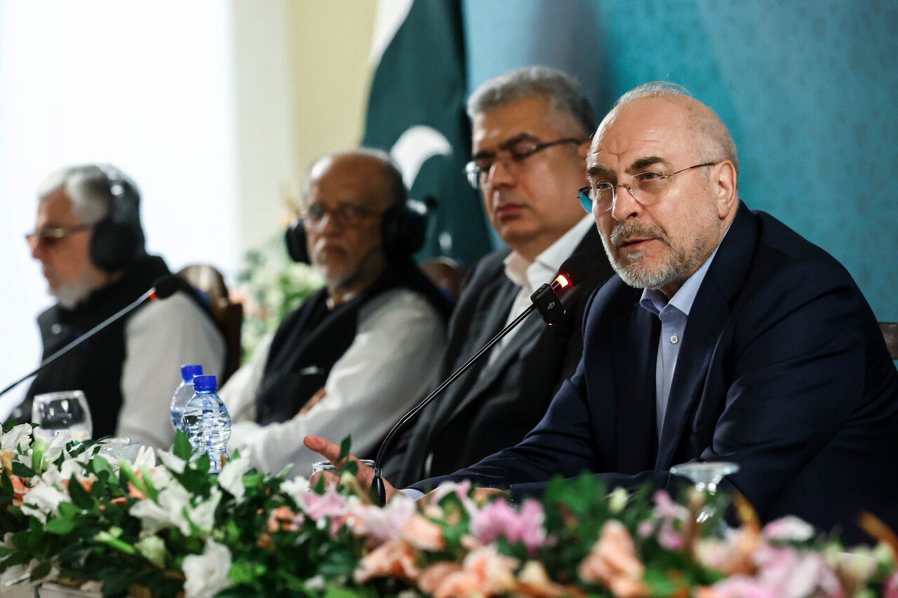 نشست قالیباف با فعالان اقتصادی پاکستان و ایران