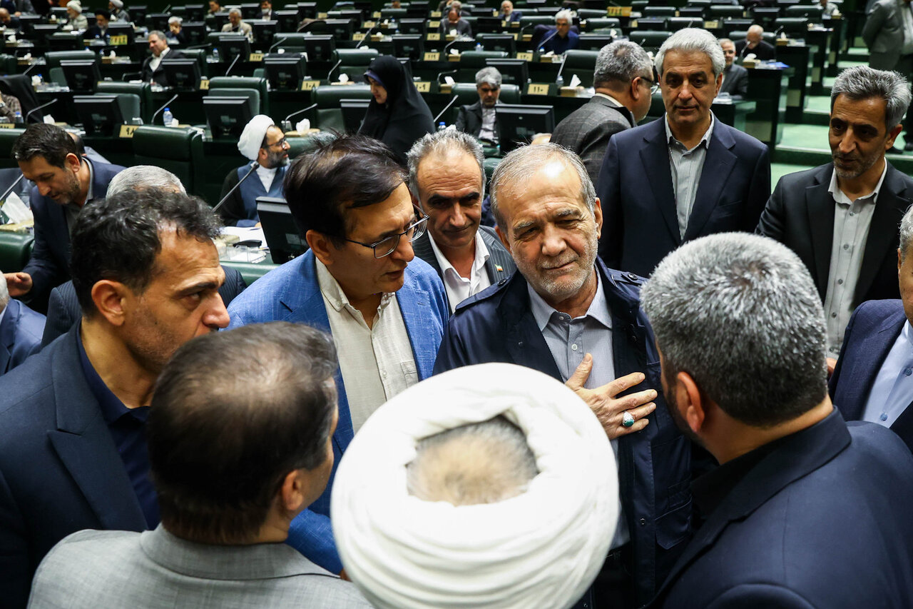 بررسی اجرای برنامه هفتم در مجلس با حضور رئیس جمهور