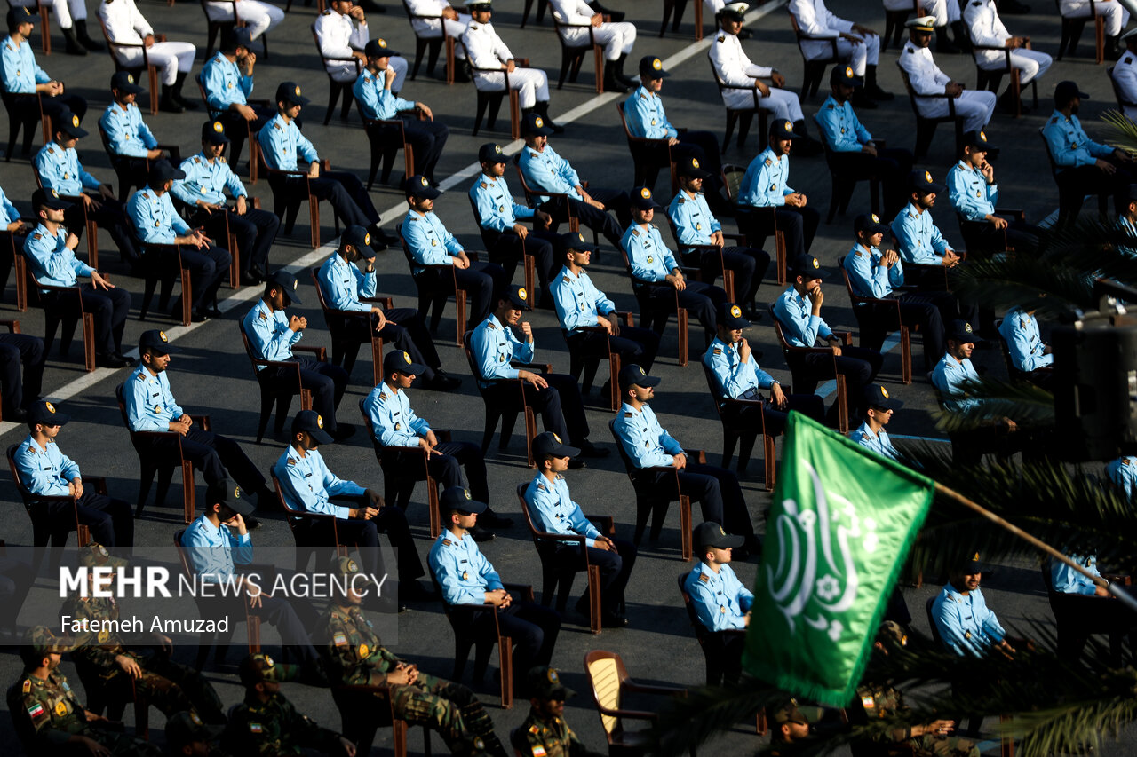 سالروز اهدای پرچم و نشان توسط فرماندهی معظم کل قوا به ارتش