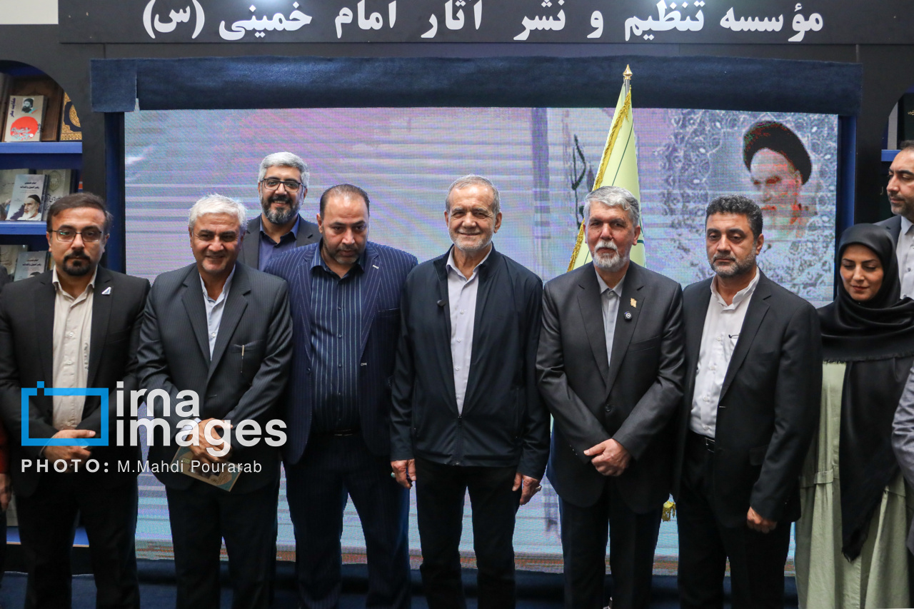 بازدید رئیس جمهور از نمایشگاه کتاب